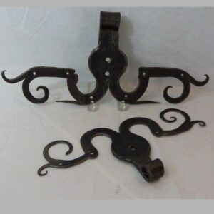 16-27076, 2 hand wrought iron fancy rams horn hinges, PA, unmatched. $550